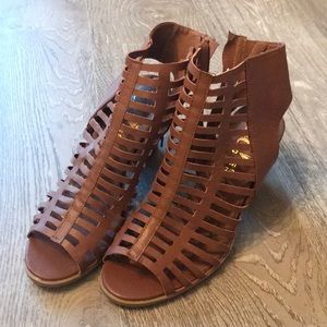 Brown heeled sandals size M 7/8